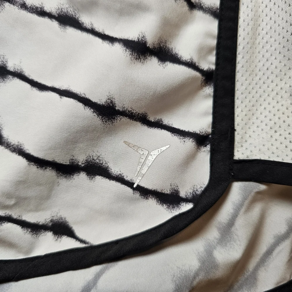 Old Navy Active Shorts - Picture 4 of 7